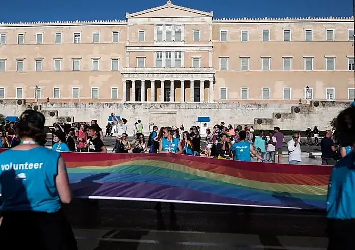 Ομόφυλα ζευγάρια: Κατατίθεται σήμερα το νομοσχέδιο – Στις 14, 15 Φεβρουαρίου η συζήτηση και η ψηφοφορία