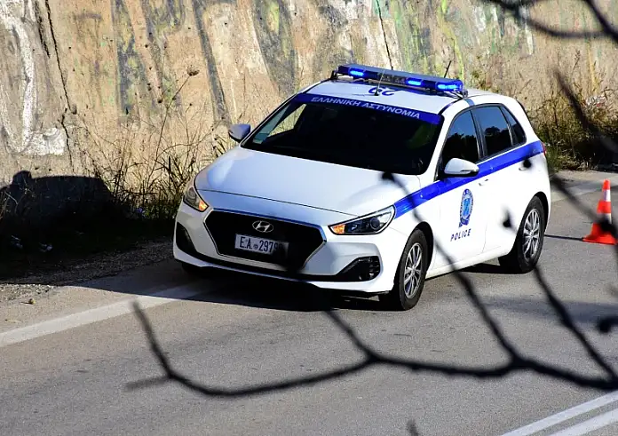 Κύθηρα: Γυναίκα βρέθηκε χωρίς ρούχα και απανθρακωμένη στη μέση του δρόμου