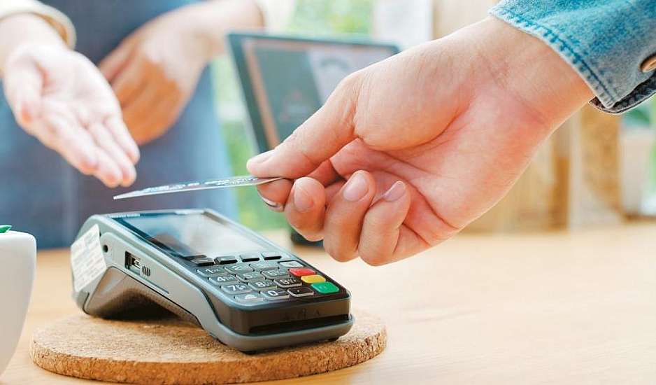 Επιδόματα μέσω προπληρωμένης κάρτας: Ποιά είναι η προθεσμία έκδοσης και ποιές οι επιπτώσεις για όσους τη χάσουν