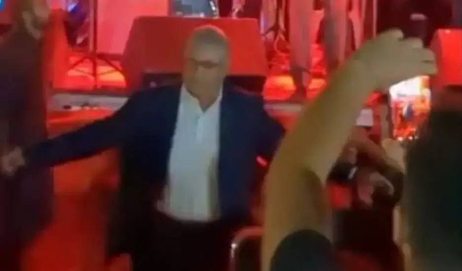 Το βαρύ ζεϊμπέκικο του Κουτσούμπα στο φεστιβάλ της ΚΝΕ (βίντεο)