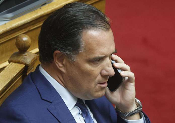 Κομματική πειθαρχία θέτει ο Άδωνις για τη μονιμοποίηση μεταναστών: Αν δεν θες να ψηφίσεις, χαιρετάς και κάνεις κάτι άλλο