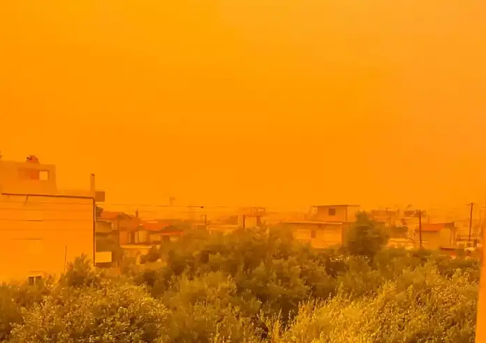 Η αφρικανική σκόνη έπνιξε Καλαμάτα και Ηλεία: Απόκοσμες εικόνες
