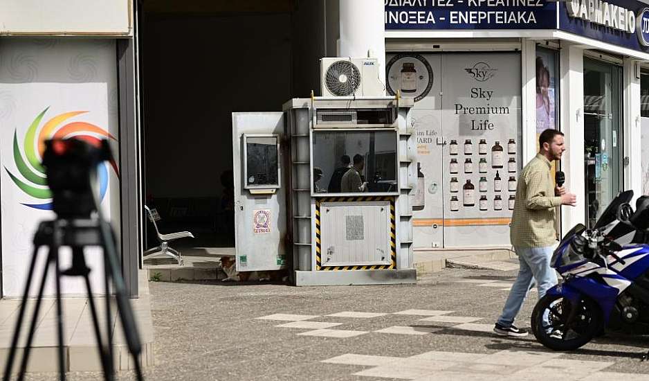 Άγιοι Ανάργυροι: Καρατομήθηκε ο διοικητής του ΑΤ, ποινικές ευθύνες και στον αστυνομικό που μίλησε με την 28χρονη