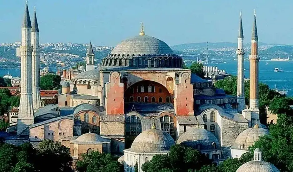 Αγία Σοφία: Προκαλεί Τούρκος καθηγητής Ιστορίας – Είναι ένα απαίσιο κτίριο