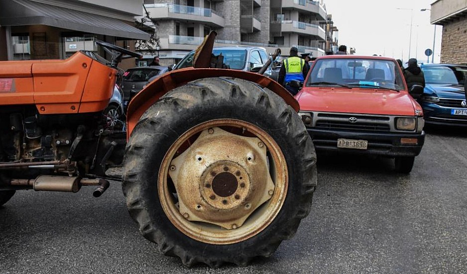 Αγρότες: Έκλεισαν για οκτώ ώρες την εθνική οδό Θεσσαλονίκης – Νέων Μουδανιών