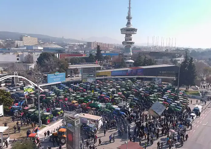 Σε εξέλιξη το συλλαλητήριο των αγροτών στη ΔΕΘ – «Διεκδικούμε την επιβίωσή μας»