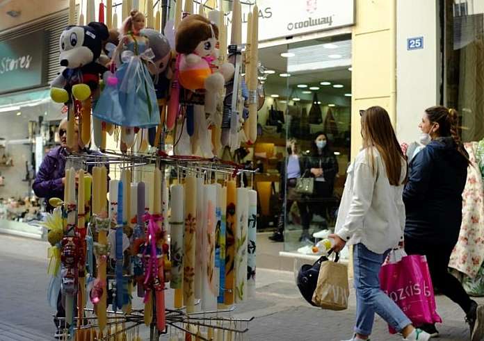 Η ακρίβεια αδειάζει το πορτοφόλι πριν από το Πάσχα: Στα ύψη βενζίνη, λαμπάδες, αυγά, σοκολάτες και αρνιά