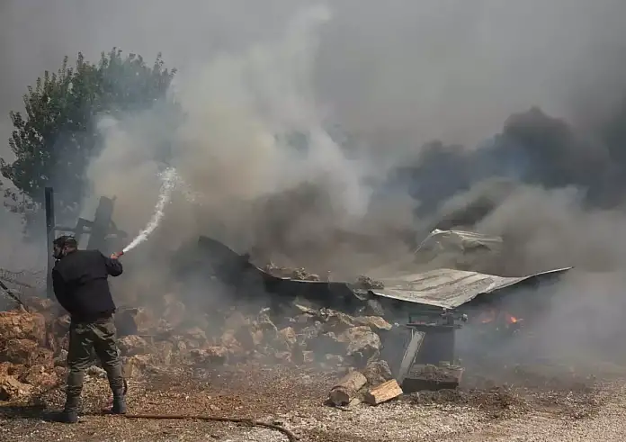 Φωτιά στην Αττική: Μεγάλη αναζωπύρωση στον Διόνυσο