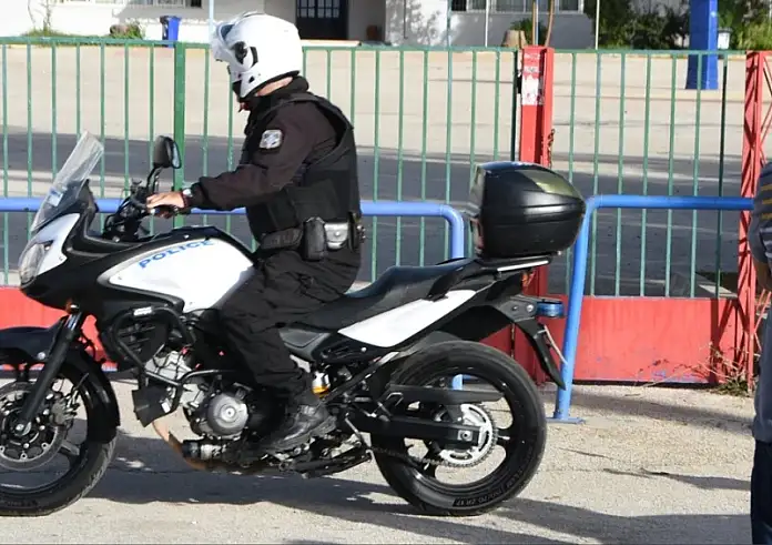 Νέο περιστατικό βίας ανηλίκων έξω από σχολείο στα Χανιά – Συνελήφθη 16χρονη και ο πατέρας της