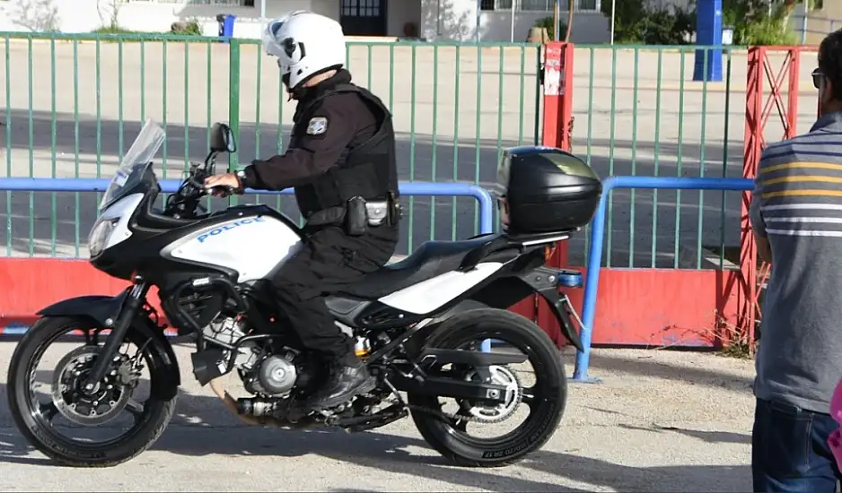 Νέο περιστατικό βίας ανηλίκων έξω από σχολείο στα Χανιά – Συνελήφθη 16χρονη και ο πατέρας της