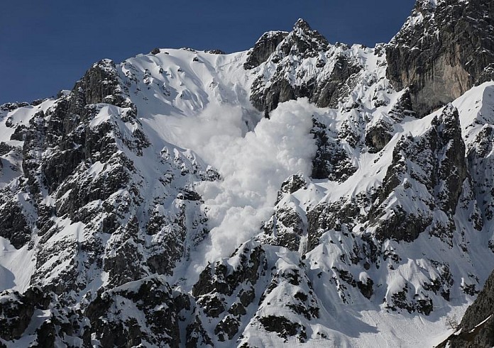 Ελβετία: Αγωνία για παραθεριστές που παρασύρθηκαν από χιονοστιβάδα στο Τσέρματ