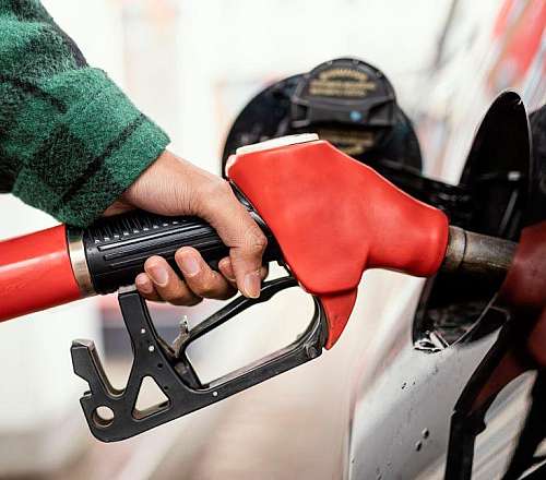 Ακρίβεια: Στα ύψη η βενζίνη για τους εκδρομείς του Πάσχα – Σταθερά πάνω από τα 2 ευρώ
