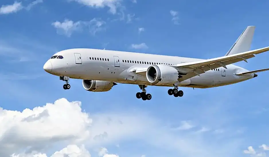 Πρόβλημα σε πτήση με Boeing 787: Ράγισε τζάμι στο πιλοτήριο