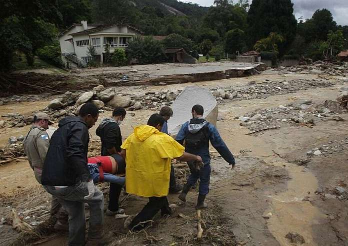 Βραζιλία: Τουλάχιστον 20 νεκροί από καταρρακτώδεις βροχές και πλημμύρες