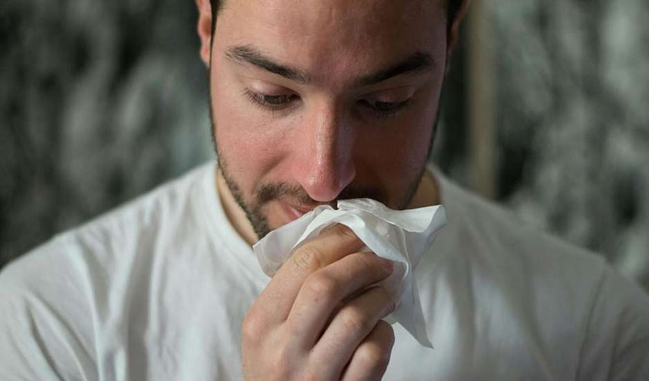 Κρυολόγημα ή γρίπη; Γιατί δυσκολευόμαστε να τα ξεχωρίσουμε
