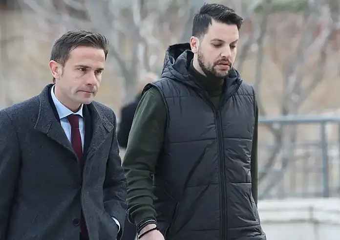 Καταθέτει για δεύτερη μέρα ο Μάνος Δασκαλάκης – «Έφυγε το παιδί από τη ζωή και αυτή έψαχνε τι έκανα εγώ»