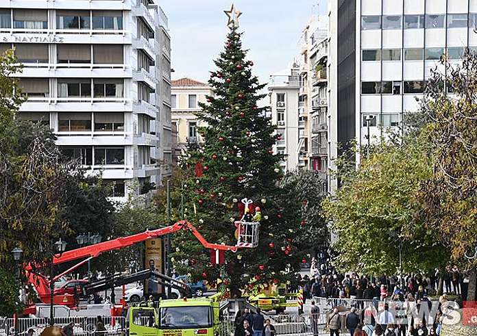 Πλατεία Συντάγματος: LIVE η φωταγώγηση του δέντρου της Αθήνας