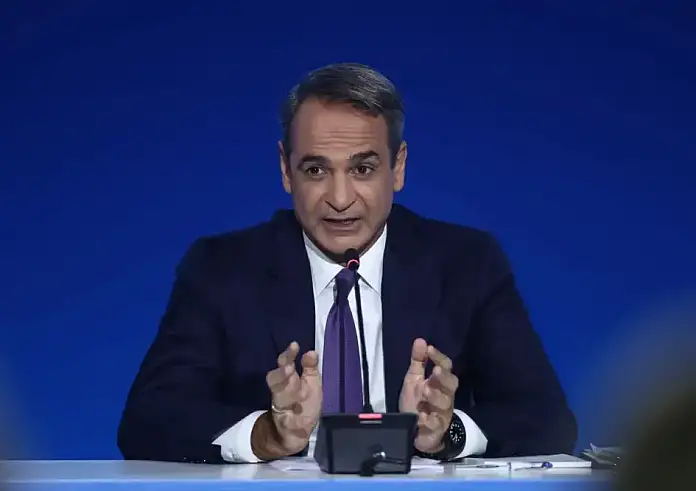 Μητσοτάκης: Το παιxνίδι των λέξεων για ΠτΔ, εκλογικό νόμο και τρίτη θητεία