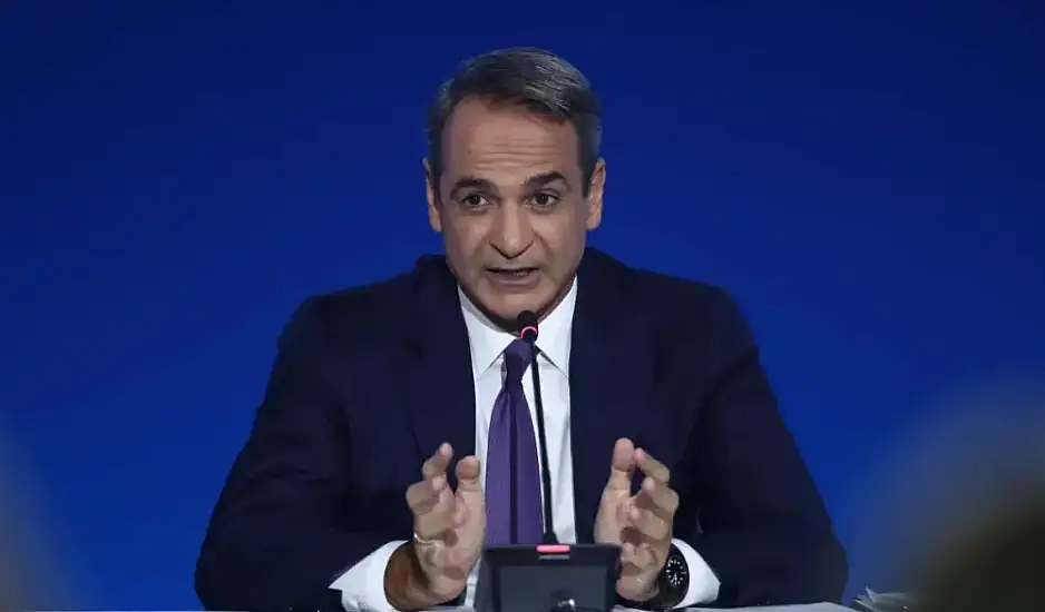 Μητσοτάκης: Το παιxνίδι των λέξεων για ΠτΔ, εκλογικό νόμο και τρίτη θητεία