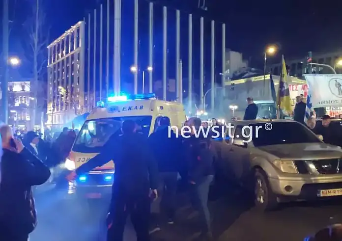 Αναστάτωση στο αγροτικό συλλαλητήριο από διαδηλωτή που λιποθύμησε