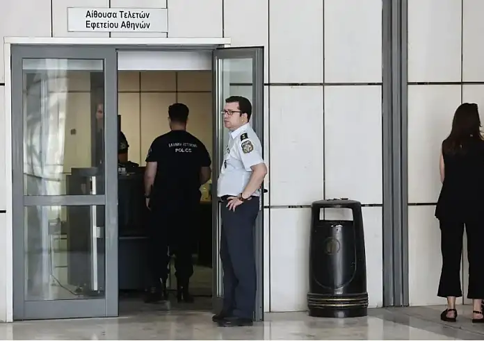 Φωτιά στο Μάτι: Διεκόπη η δίκη για τις 16/7 - Γιατί αντέδρασαν οι δικηγόροι και των δύο πλευρών