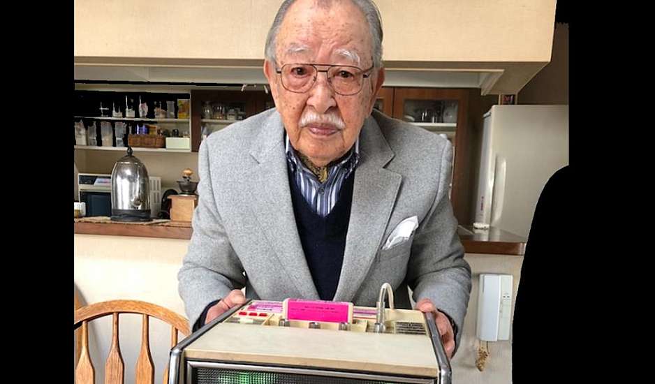 Πέθανε ο δημιουργός του καραόκε σε ηλικία 100 ετών