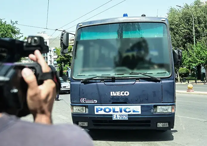 Ποινή φυλάκισης 12 μηνών στον δημοσιογράφο της ΕΡΤ για τις απειλές στη σύντροφό του – Σοκάρει η περιγραφή της γυναίκας