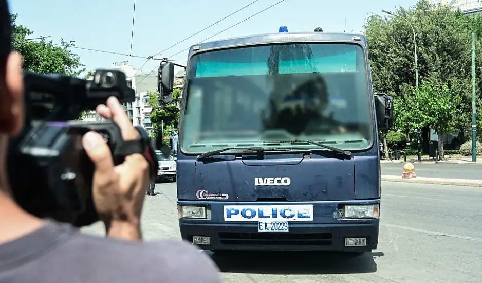 Ποινή φυλάκισης 12 μηνών στον δημοσιογράφο της ΕΡΤ για τις απειλές στη σύντροφό του – Σοκάρει η περιγραφή της γυναίκας