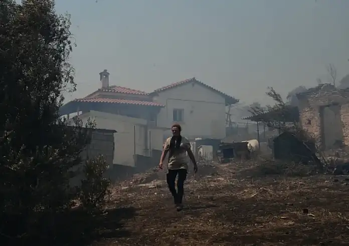 Μήνυμα του 112 για απομάκρυνση κατοίκων από το Καλέτζι Μαραθώνα και για εκκένωση Διόνυσου προς Κηφησιά