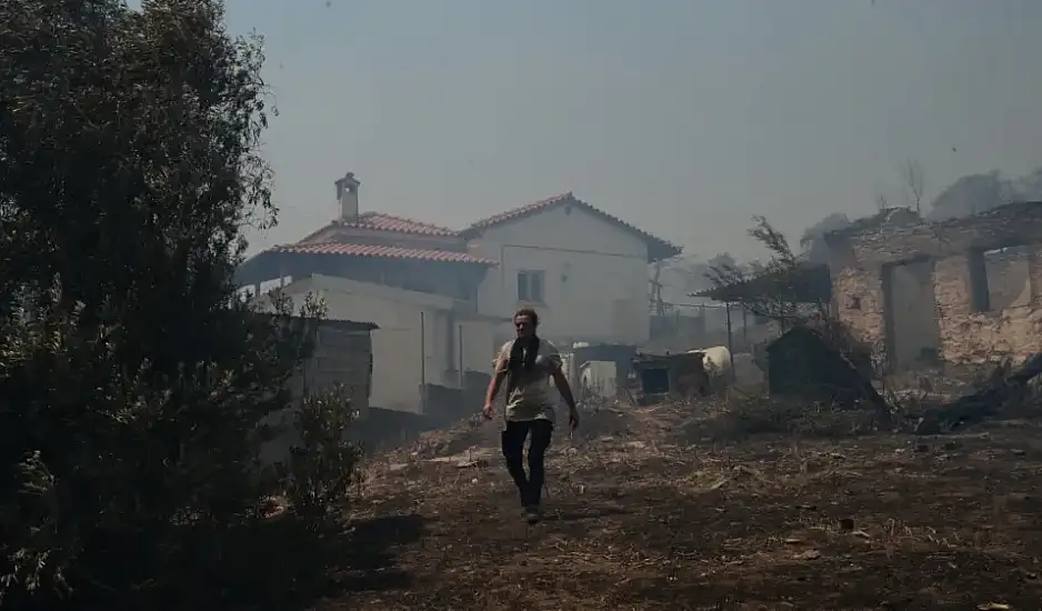 Μήνυμα του 112 για απομάκρυνση κατοίκων από το Καλέτζι Μαραθώνα και για εκκένωση Διόνυσου προς Κηφησιά