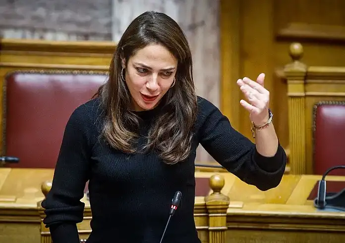 Δόμνα Μιχαηλίδου: Σε σχέση με το 2019 ο Έλληνας έχει τρεις παραπάνω κατώτατους μισθούς στην τσέπη
