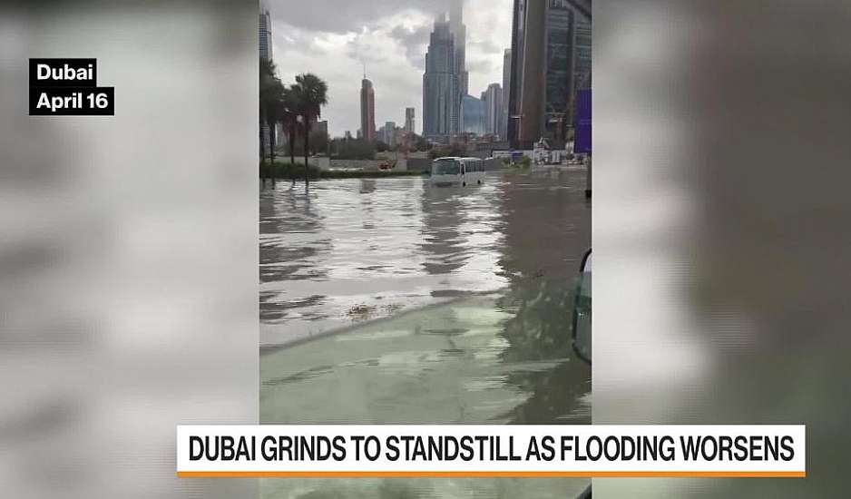 Ντουμπάι: 18 νεκροί από την κακοκαιρία – Πλημμύρες και καταστροφές