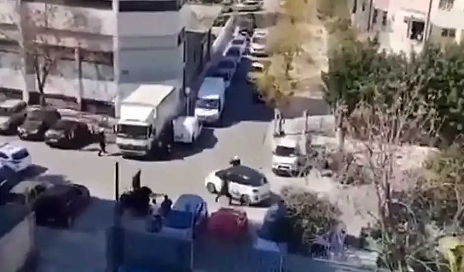 Βίντεο ντοκουμέντο από κινηματογραφική καταδίωξη στο κέντρο της Αθήνας – Οδηγός εμβόλισε μοτοσικλέτα της ΔΙΑΣ
