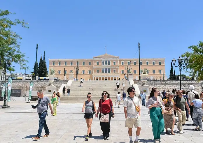 Στην Ελλάδα πήγαμε στην 6ήμερη εργασία, στη Βρετανία οι Εργατικοί εξετάζουν την 4ήμερη