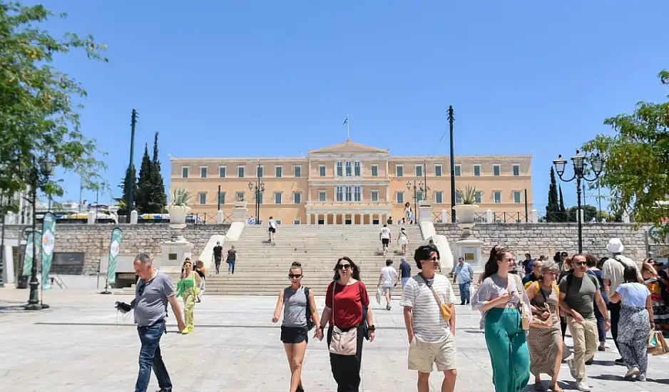 Στην Ελλάδα πήγαμε στην 6ήμερη εργασία, στη Βρετανία οι Εργατικοί εξετάζουν την 4ήμερη