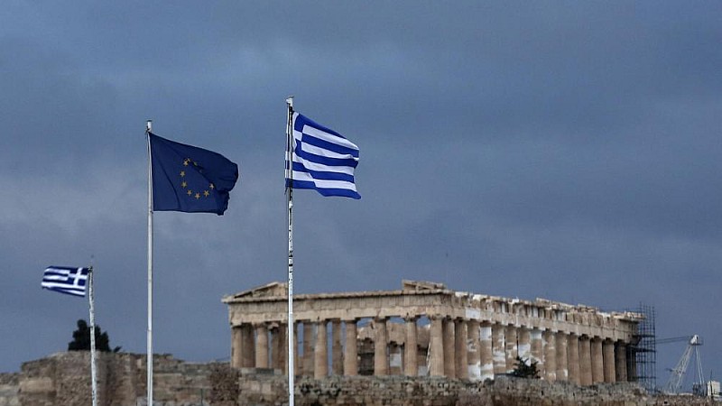 Η Ελλάδα αναπτύσσεται, οι Έλληνες φτωχαίνουν: Οι FT λύνουν τον γρίφο