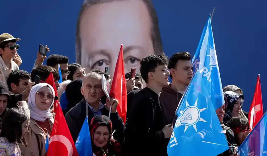 Τουρκία: Στην Κωνσταντινούπολη στραμμένο το ενδιαφέρον για τις δημοτικές εκλογές – Η προσευχή του Ερντογάν στην Αγία Σοφία