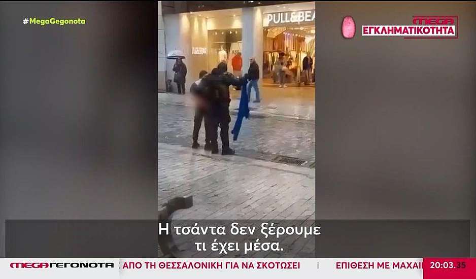 Επίθεση στην Ερμού: Προθεσμία να απολογηθεί την Τρίτη πήρε ο δράστης – Πιθανό να χρειαστεί έλεγχο από ψυχίατρο