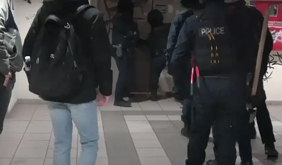 Αποκαλυπτικό βίντεο από την επιχείρηση της Αστυνομίας στην Πανεπιστημιούπολη Ζωγράφου – Συνελήφθησαν οι τρεις προσαχθέντες
