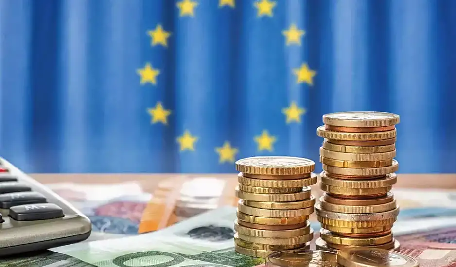 Υποχωρεί το ευρώ έναντι του δολαρίου και της στερλίνας στον απόηχο του αποτελέσματος των Ευρωεκλογών