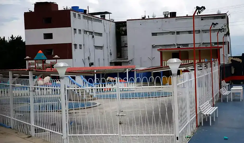Βρετανός που πέρασε 22 μήνες σε φυλακή στο Ντουμπάι περιγράφει φρικτά βασανιστήρια: Με βίασαν στο κελί