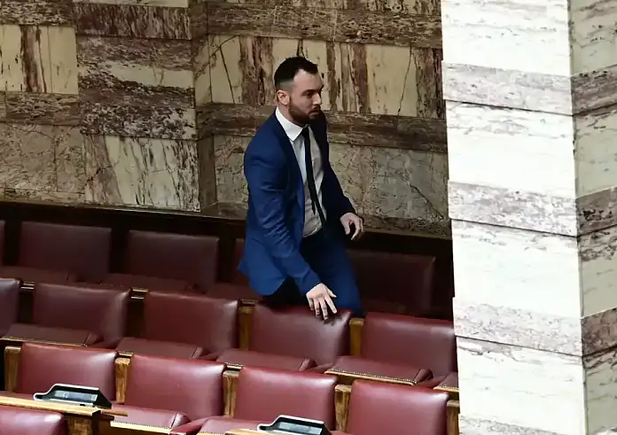 Κωνσταντίνος Φλώρος: Δεν μετάνιωσα γιατί έβρισε τη μητέρα μου, λέει για την άγρια επίθεση στον Βασίλη Γραμμένο