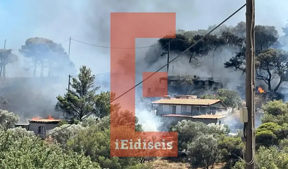 Κερατέα: Εκτός ελέγχου η φωτιά, κάηκαν σπίτια