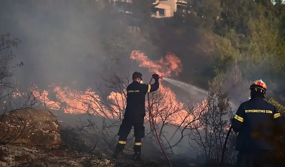 Φωτιές στην Αττική:Εντολή εκκένωσης για Πεντέλη, Ντράφι, Διώνη, Νταού, Άγιο Σπυρίδωνα