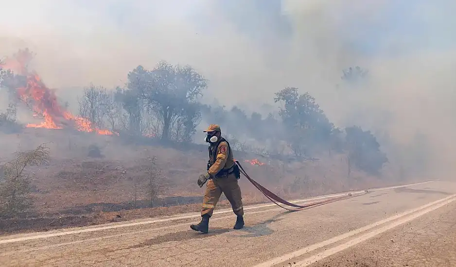 Τεράστια κινητοποίηση για τη μεγάλη φωτιά στο Ρέθυμνο – Μήνυμα του 112 σε 8 περιοχές να είναι σε ετοιμότητα