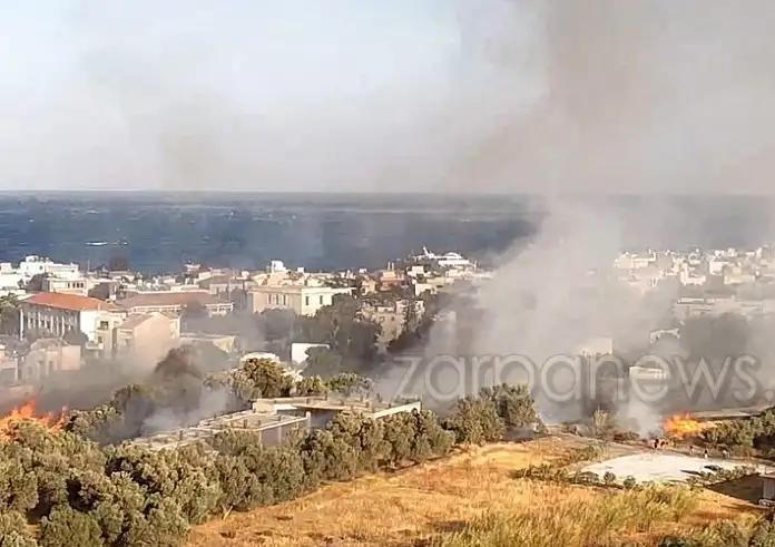 Φωτιά στην Παλαιόχωρα Χανίων – Απομακρύνθηκαν οι παραθεριστές ΦΩΤΟ - ΒΙΝΤΕΟ