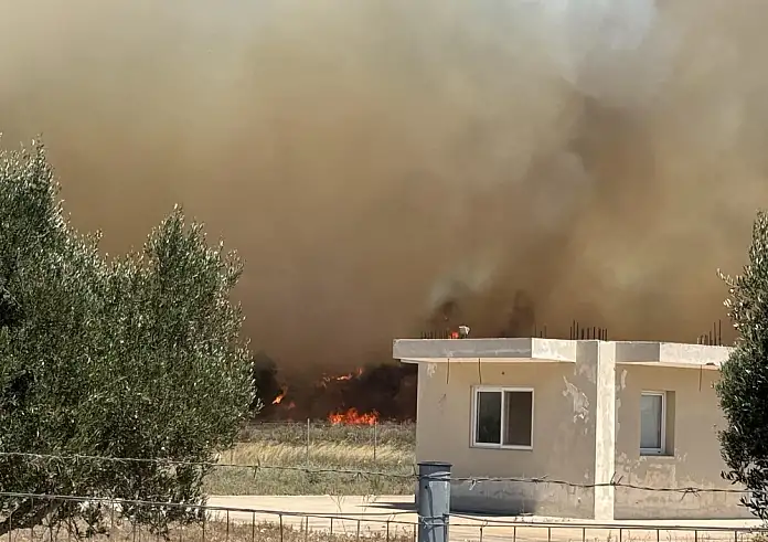 Μεγάλη φωτιά στην Κω: Μήνυμα του 112 για εκκένωση της Καρδάμαινας