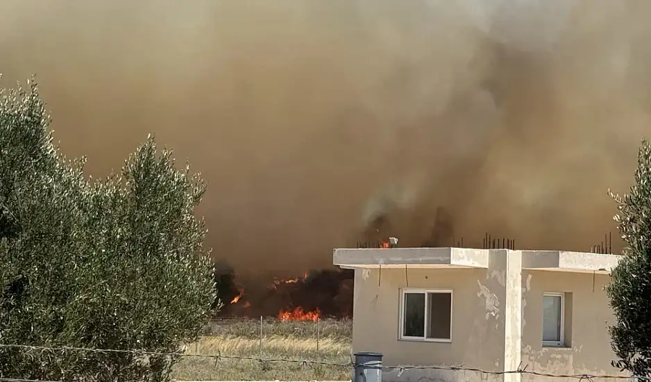 Μεγάλη φωτιά στην Κω: Μήνυμα του 112 για εκκένωση της Καρδάμαινας