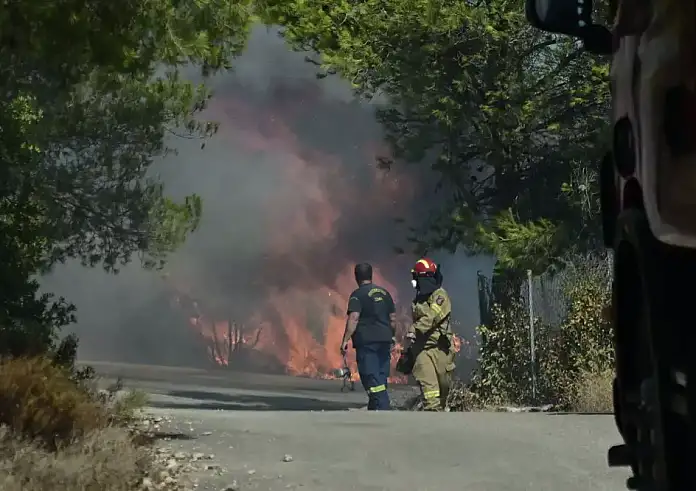 Φωτιά στην Αττική: Υποχρεωτική παύση χειρωνακτικών εργασιών σε εξωτερικό χώρο στον Βορειοανατολικό Τομέα