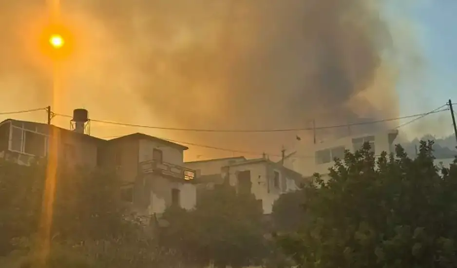 Ρέθυμνο: Τα μποφόρ σπάνε τη φωτιά σε πολλά μέτωπα – Μεγάλη μάχη των πυροσβεστών από γη και αέρα